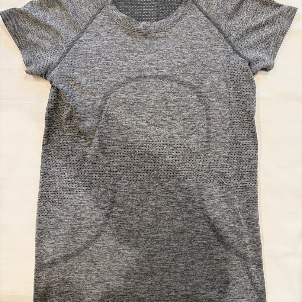 NWOT lululemon slate/white swiftly tech short sleeve tee